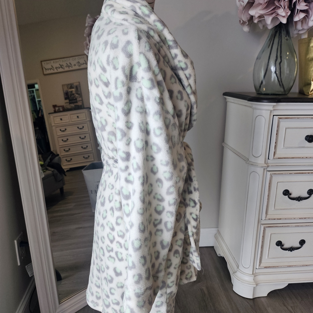 Leopard Print Fleece Robe - Picture 3 of 3